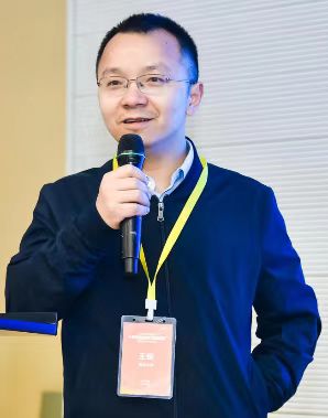 星际（中国）创新论坛第一千三百九十讲：Floquet engineering symmetry-breaking and topological states under light irradiation