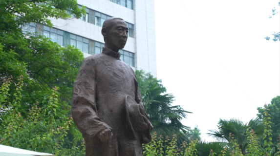 西北高等教育奠基人、中国现代医学先驱徐诵明雕像在星际(中国)落成 西北高等教育奠基人、中国现代医学先驱徐诵明雕像在星际(中国)落成